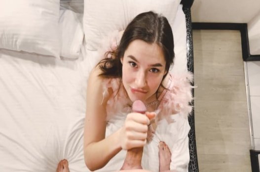 Chị gái thích học cũng như thích làm tình