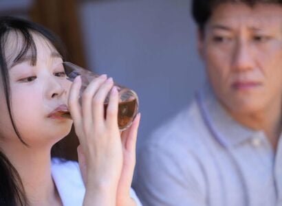 Chóng mặt sau khi uống thuốc kích thích, anh ta đã quan hệ tình dục với cô gái không gặp bất kỳ trở ngại nào