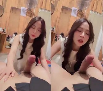 Clip sex cô Hà dễ thương với khả năng thân mật xuất sắc