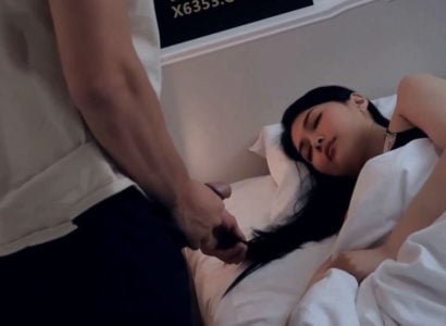 Con trai tự sướng bị mẹ kế phát hiện và quan hệ tình dục